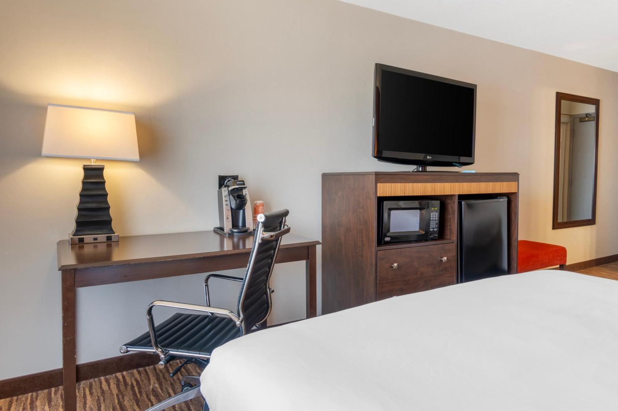 Comfort Inn & Suites Danbury-Bethel Extérieur photo